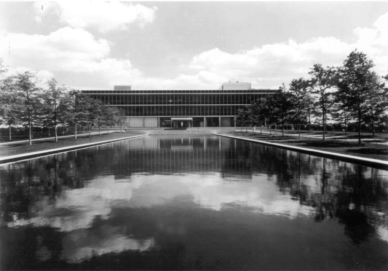 Reynolds_Metals_Exterior reflecting pool_1969